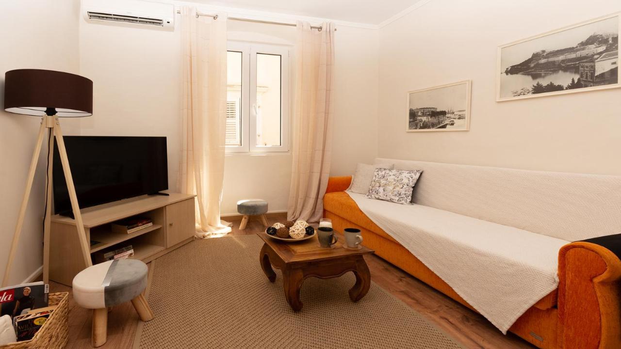 Alex's Cozy Corfu Old Town Apartment *